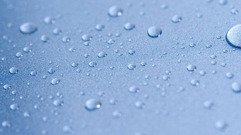 美国研制出永久防水材料 能让水滴反弹